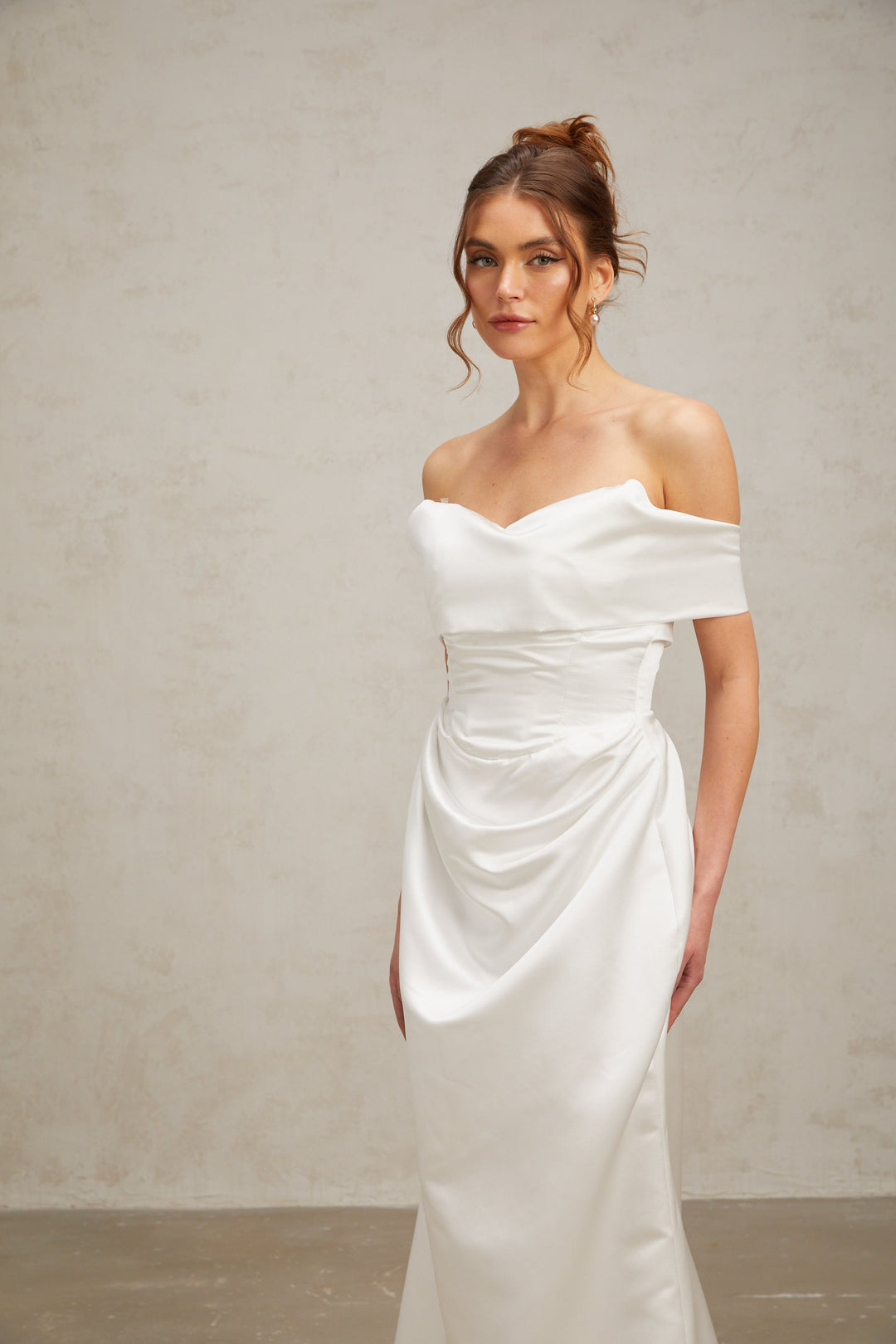 Levoire | Robe Maxi Satin Off-Shoulder Ruffles Blanche
