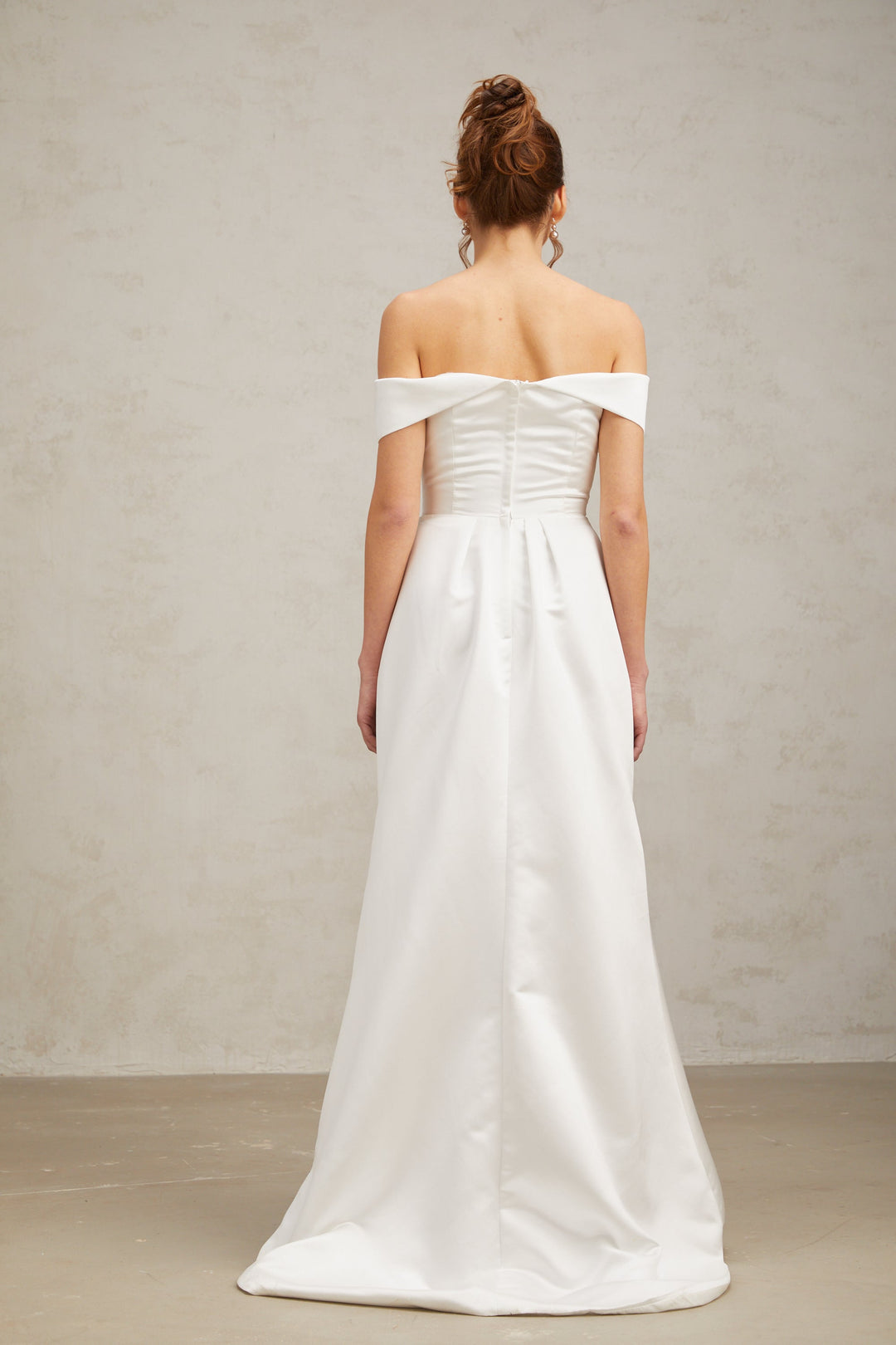 Levoire | Robe Maxi Satin Off-Shoulder Ruffles Blanche