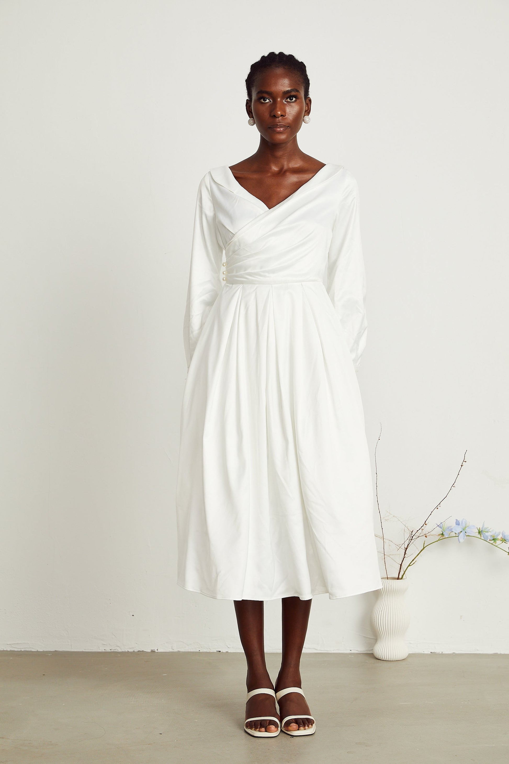 Levoire | Robe Midi Plissée Blanche À Col En V