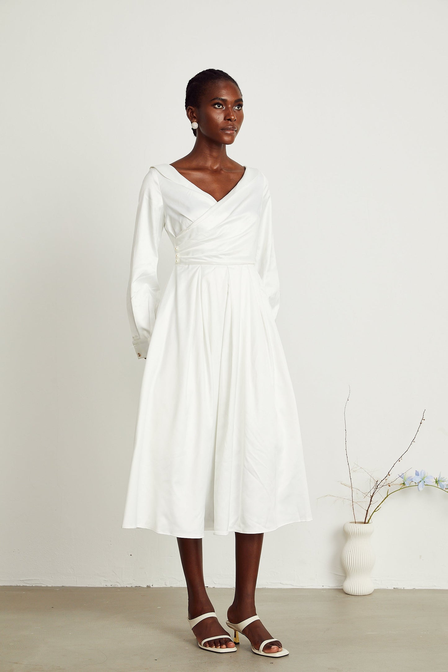 Levoire | Robe Midi Plissée Blanche À Col En V