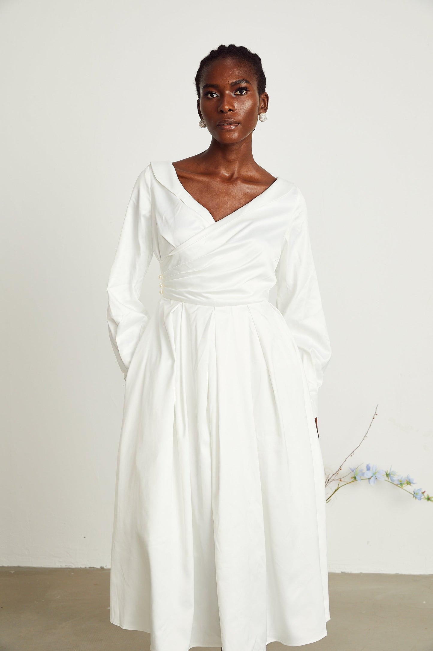 Levoire | Robe Midi Plissée Blanche À Col En V