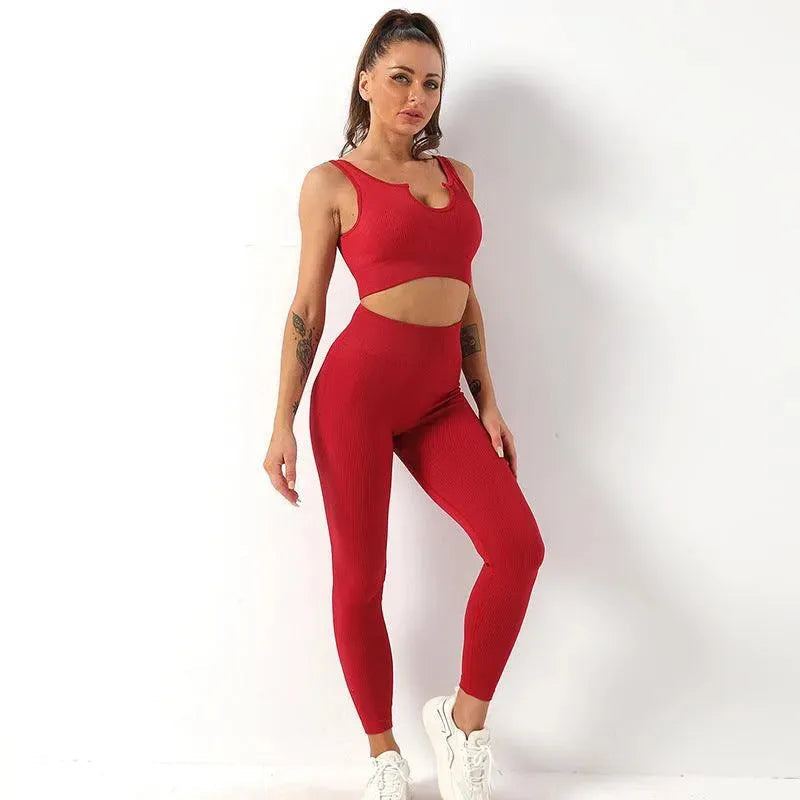 Levoire | Pantalons de yoga associés à un débardeur de yoga rouge vin U-formationnel