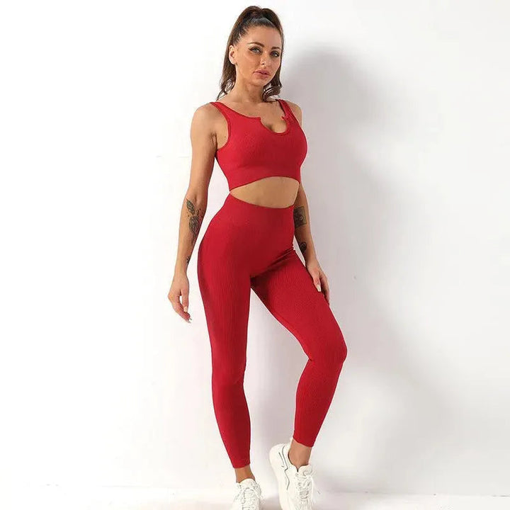 Levoire | Pantalons de yoga associés à un débardeur de yoga rouge vin U-formationnel