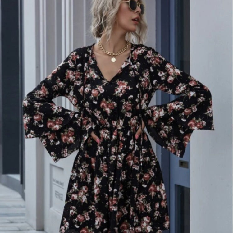 Robe midi femme avec des manches évasées larges et des motifs floraux Levoire