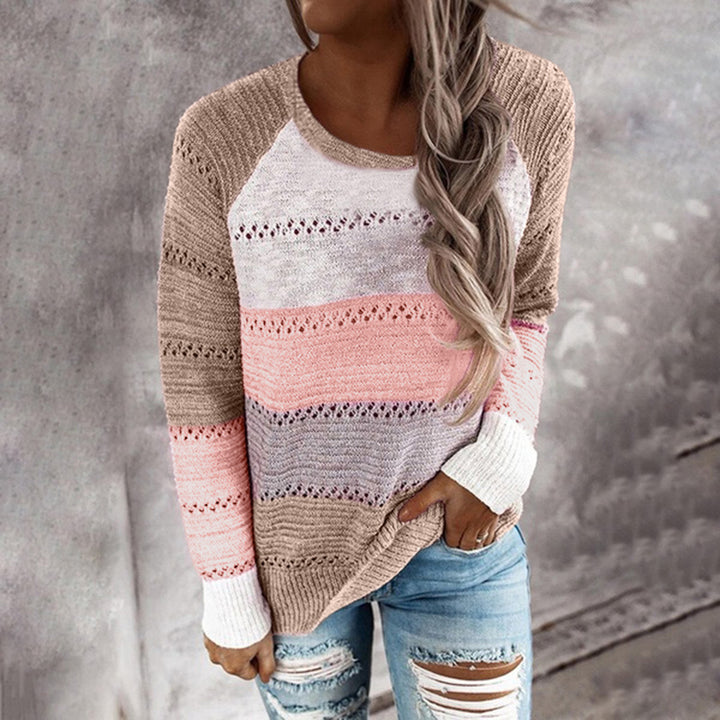 Sweater en tricot pour femmes avec des rayures modernes et de jolis motifs en dentelle Levoire