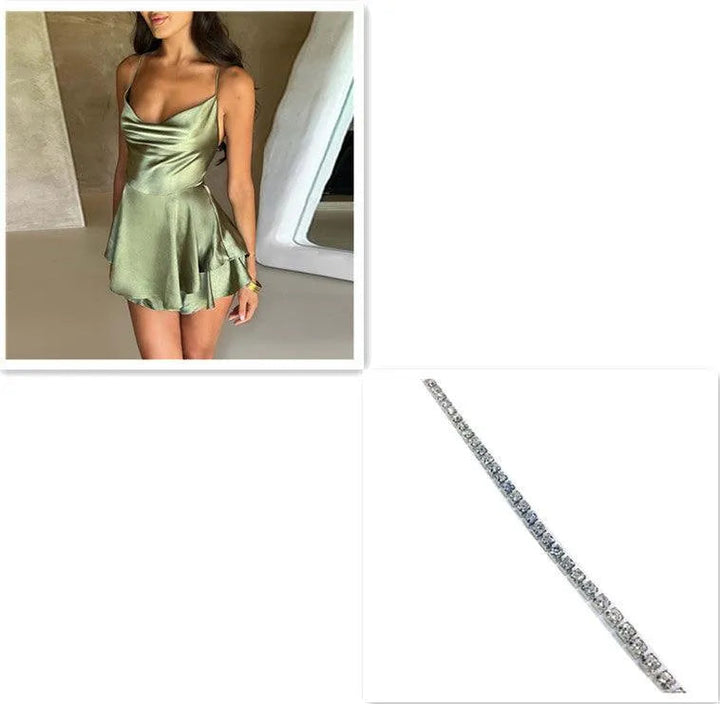 Levoire | Robe trapèze courte élégante en satin avec ruban sans dos Vert Émeraude