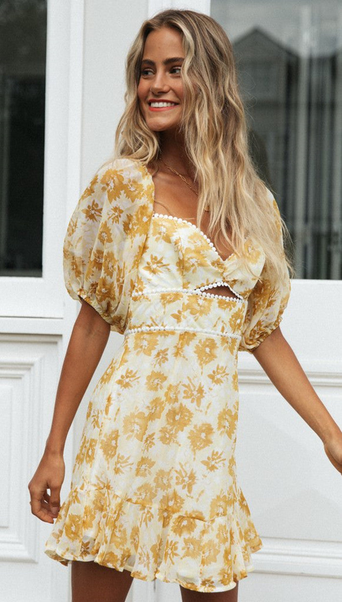 Robe minuscule pour femmes avec d'enchanter des manches bouffantes et un design floral Levoire