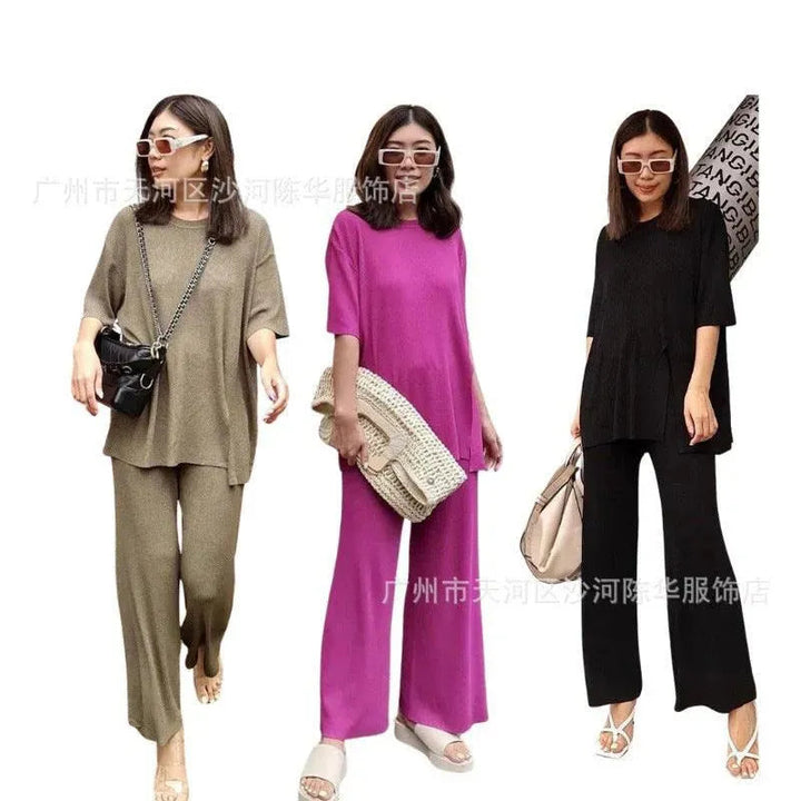 Levoire | Dans la robe pour femmes à taille haute et à deux pièces, il y a un tricot en soie, une fente et un col rond.