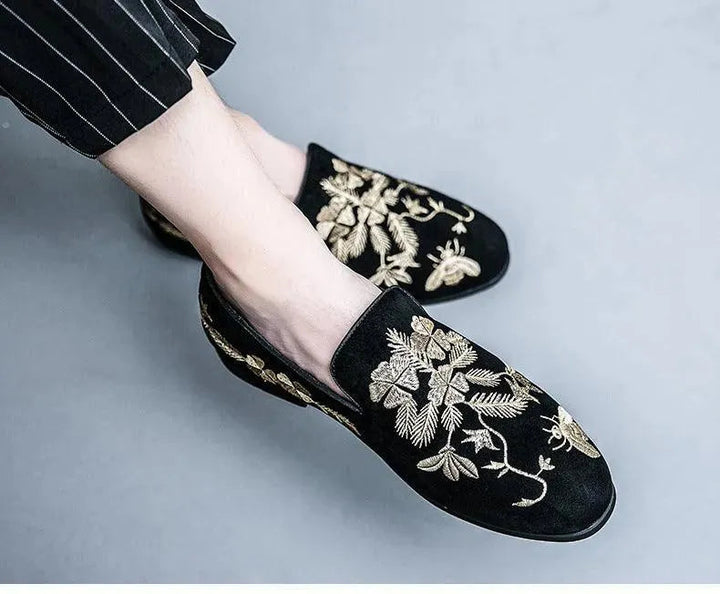 Levoire | Élégant mocassins en daim pour hommes en velours, avec broderies dorées