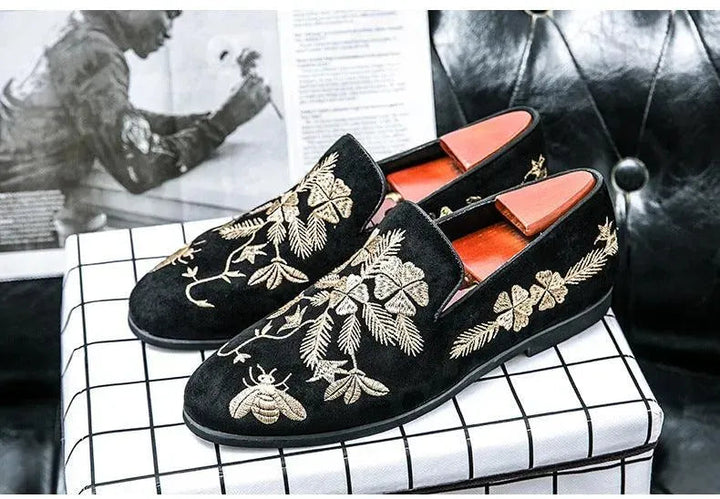 Levoire | Élégant mocassins en daim pour hommes en velours, avec broderies dorées