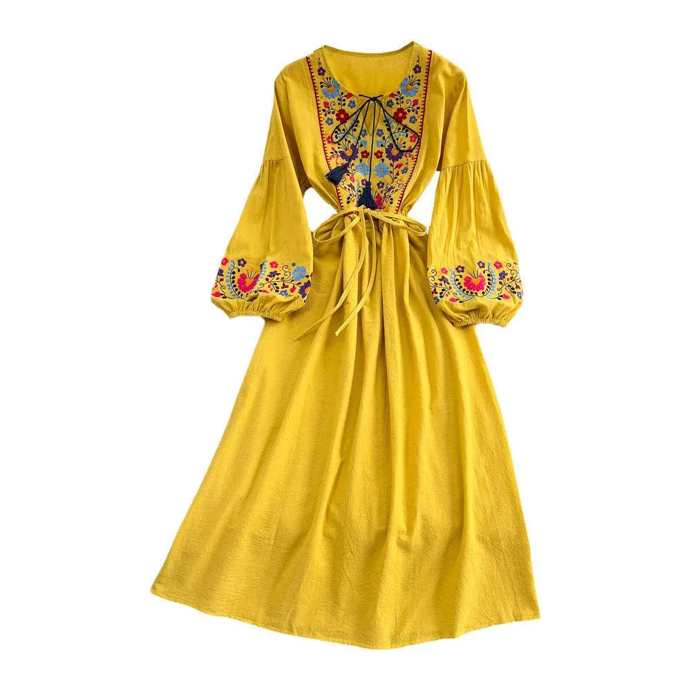 Levoire | Robe à larges manches avec des décorations à la taille en liens d'attache et en franges brodées