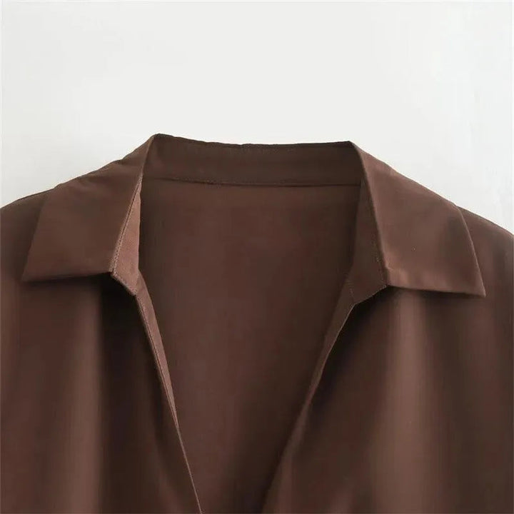 Levoire | Haut top en satin court avec manteau en plumes en soie