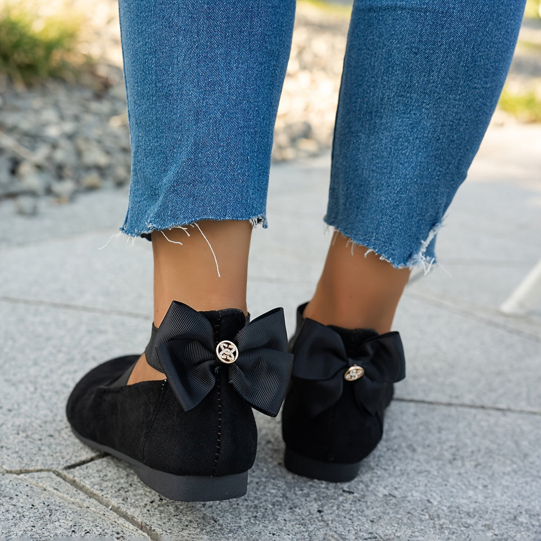 Levoire | Ballerines En Velours Noires Avec Sangle Croisée Élastique Et Nœud