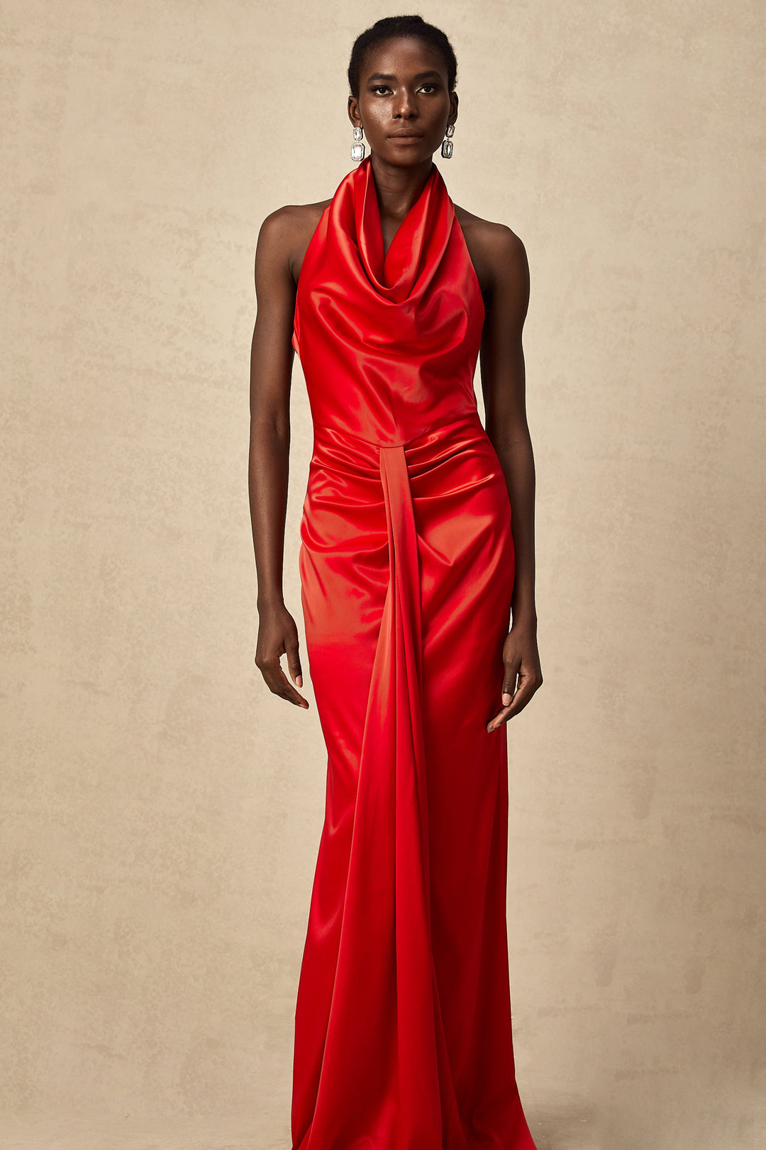 Levoire | Robe Maxi Drapée Satin Rouge À Dos Nu
