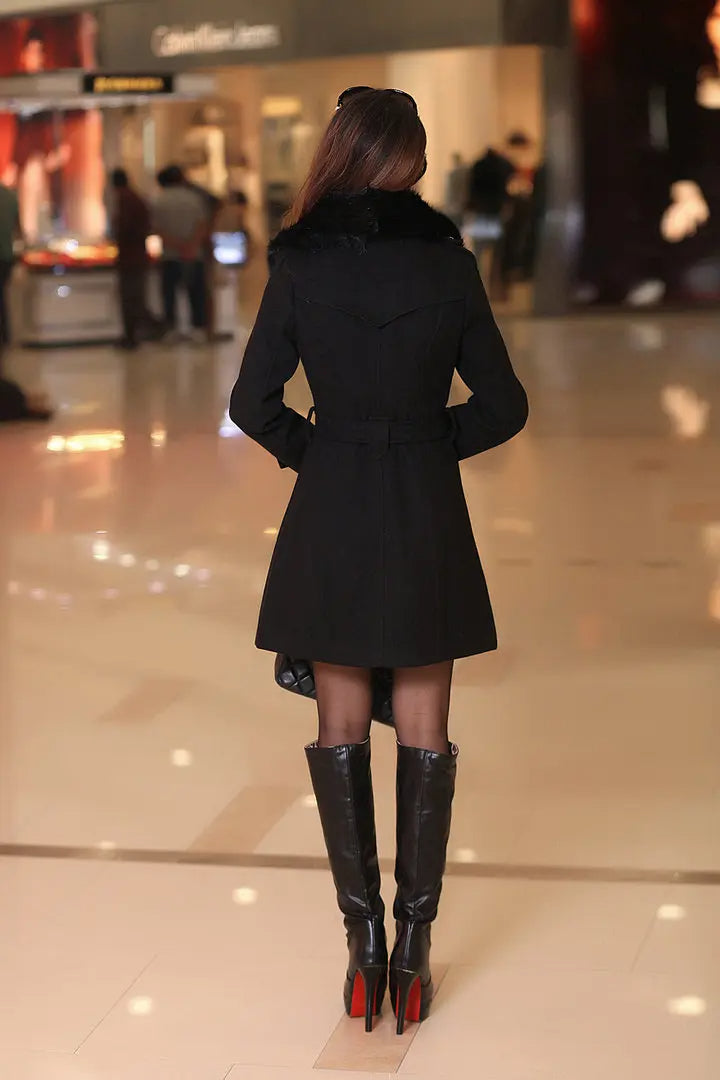 Levoire | Robe À Manches Longues Avec Col En Fourrure Et Boutons
