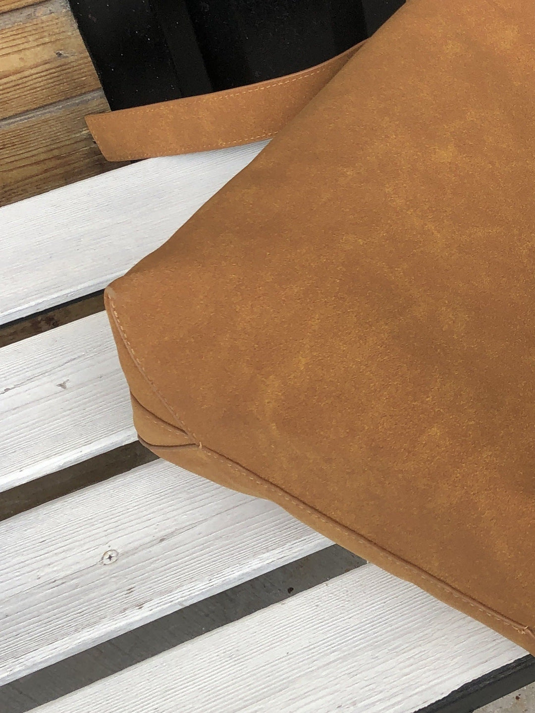 Levoire | Sac Porté Main En Daim Avec Boucle De Ceinture