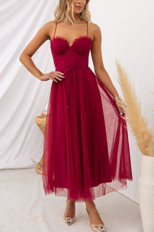Levoire | Robe Maxi Élégante Conception Fluide Décolleté En V Bretelles Liberté Tissu Léger Bordeaux