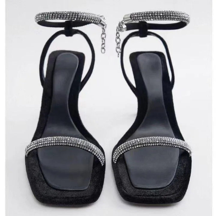 Levoire | Chaussures à talons stiletto pour femmes avec strass et bout carré Noir