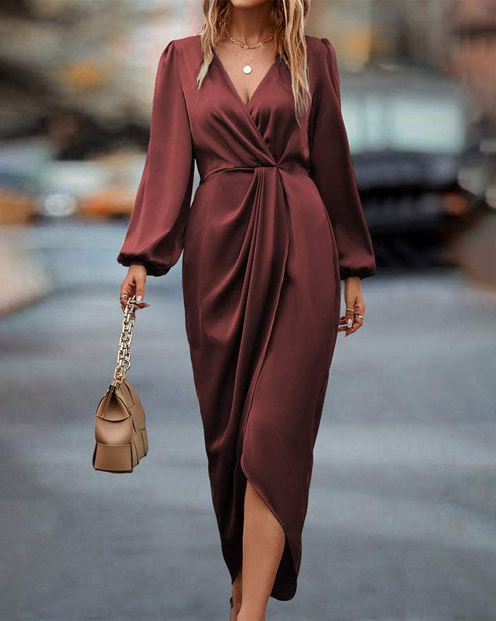 Levoire | Robe Intemporelle Avec Décolleté En V Profond Et Manches Longues Ludiques