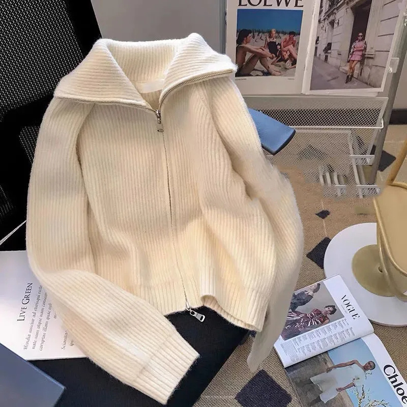 Levoire | Veste pour femme avec fermeture éclair col haut en tricot côtelé Crème blanche