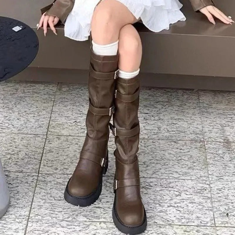 Levoire | Bottes hautes femme semelle plate plusieurs boucles Orange foncé