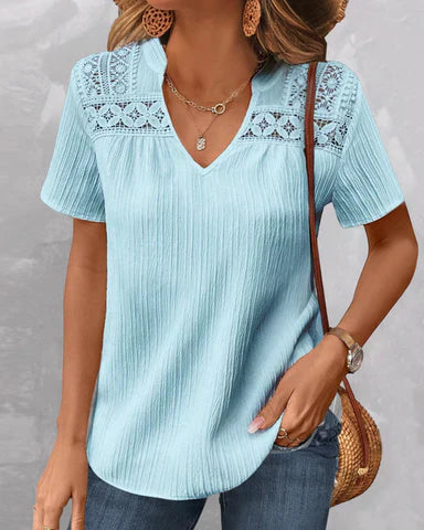 Levoire | T-Shirt Chic Avec Décolleté En V Et Détail En Dentelle Bleu
