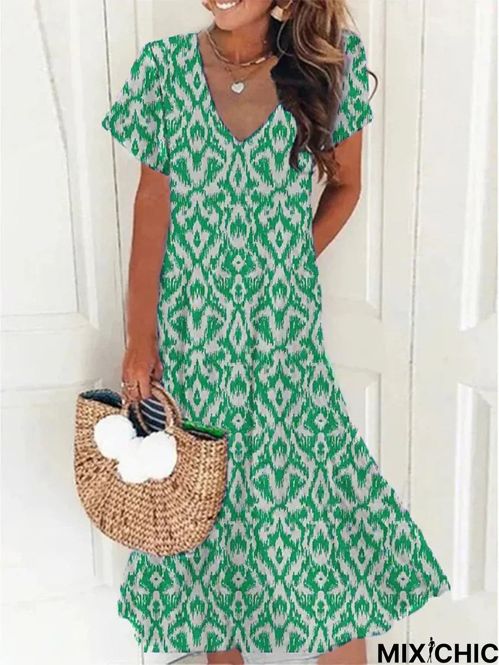 Levoire | Robe élégante, cousue lâchement, col en V dans une couleur unie Vert