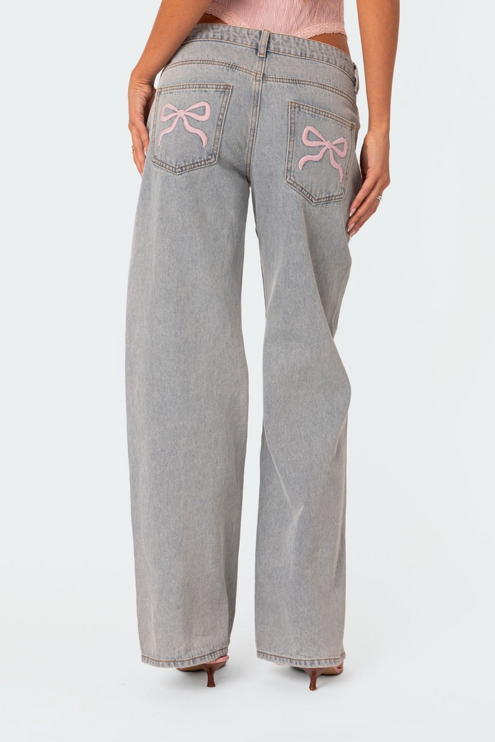 Levoire | Jeans et denim pour femmes avec jambes évasées et détails de nœud rose