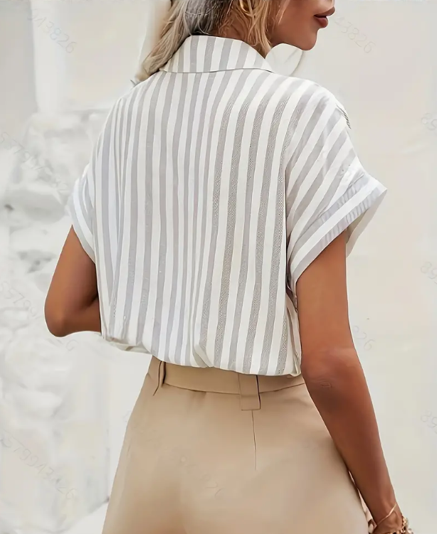 Levoire | Chemise Rayée Avec Boutonnière, Manches Courtes Élégantes