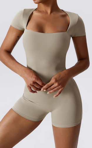 Levoire | Robe Minimaliste Et Moderne À Manches Courtes Pour Femmes