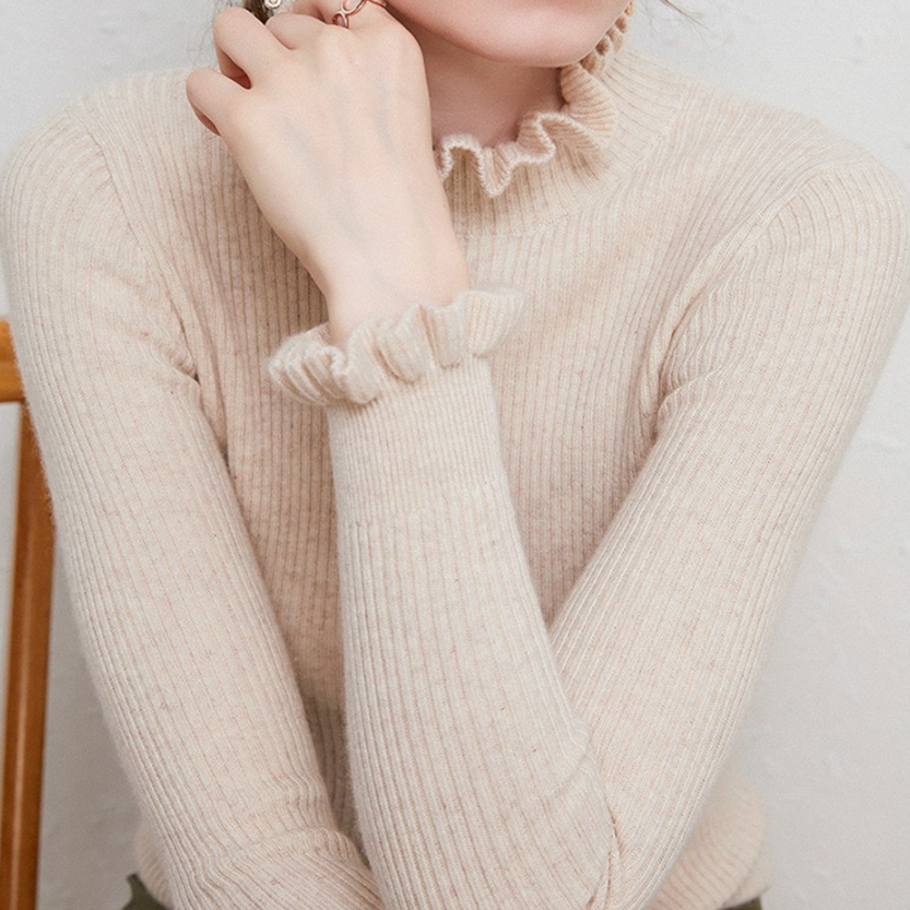 Levoire | Pull À Col Roulé Pour Femmes Avec Un Motif En Dentelle Délicat Au Col Et Aux Manches Beige