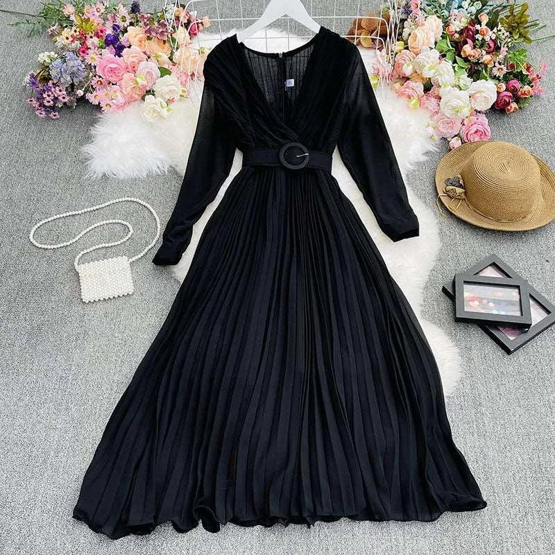 Levoire | Robe plissée large avec décolleté en V Noir Une taille