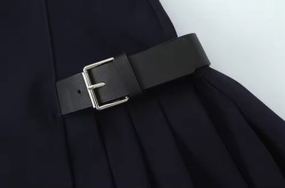 Levoire | Robe Noire Avec Jupe Plissée Et Ceintures À La Taille