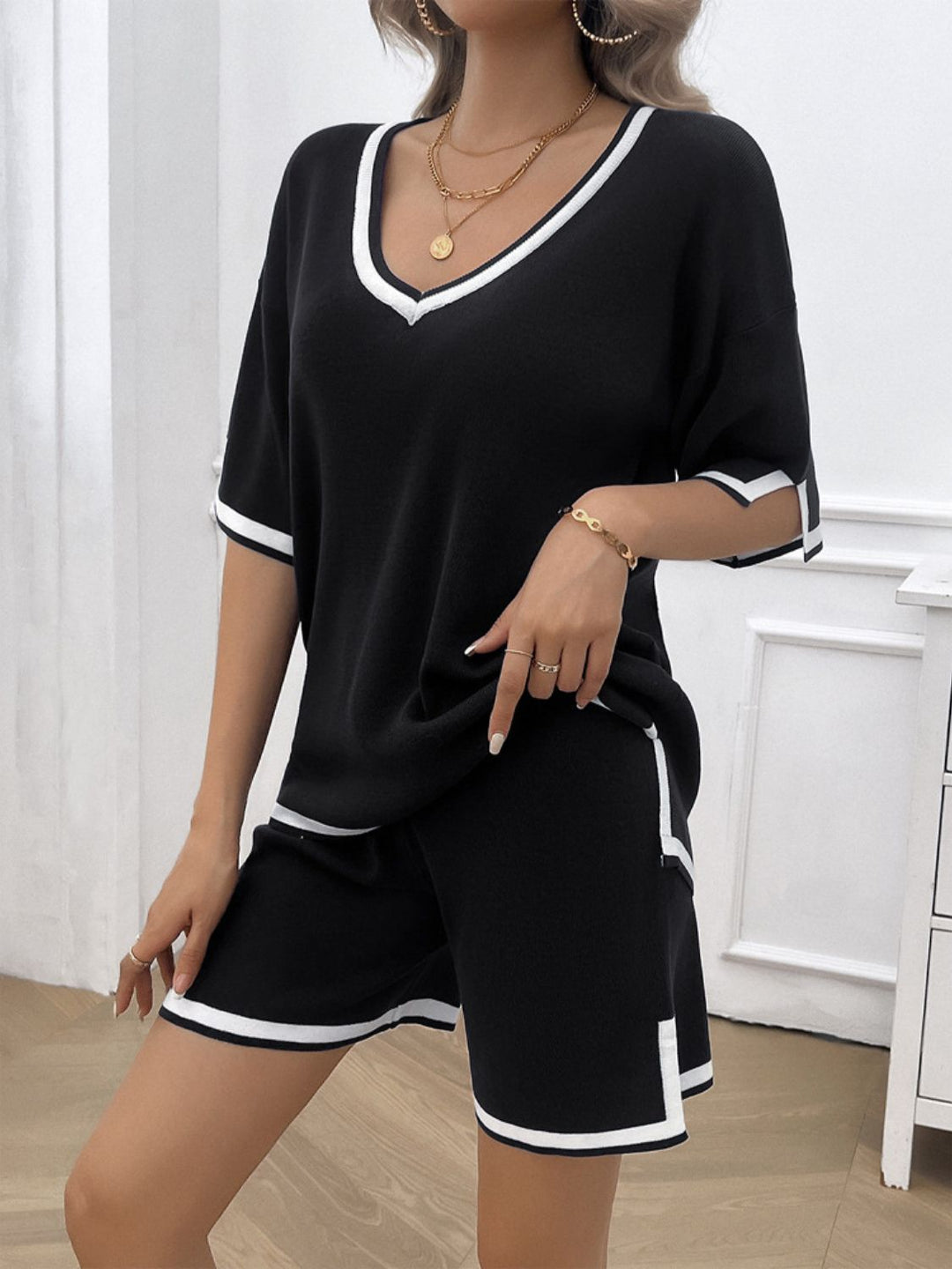 Levoire | Printemps Prêt Contraste V Décolleté Haut Et Short Court Ensemble