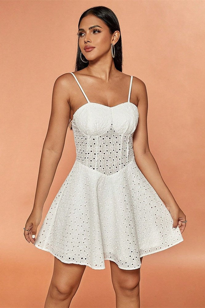Levoire | Robe mini A-line en dentelle avec bretelles spaghetti