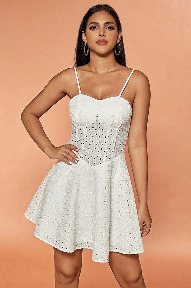 Levoire | Robe mini A-line en dentelle avec bretelles spaghetti