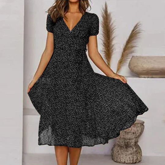 Levoire | Robe En A Avec Décolleté En V Et Ourlet Flottant Noir