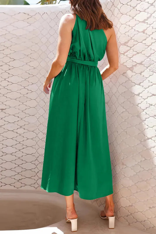 Levoire | Robes de soirée élégantes avec encolure inclinée et ornements d'accessoires métalliques solides