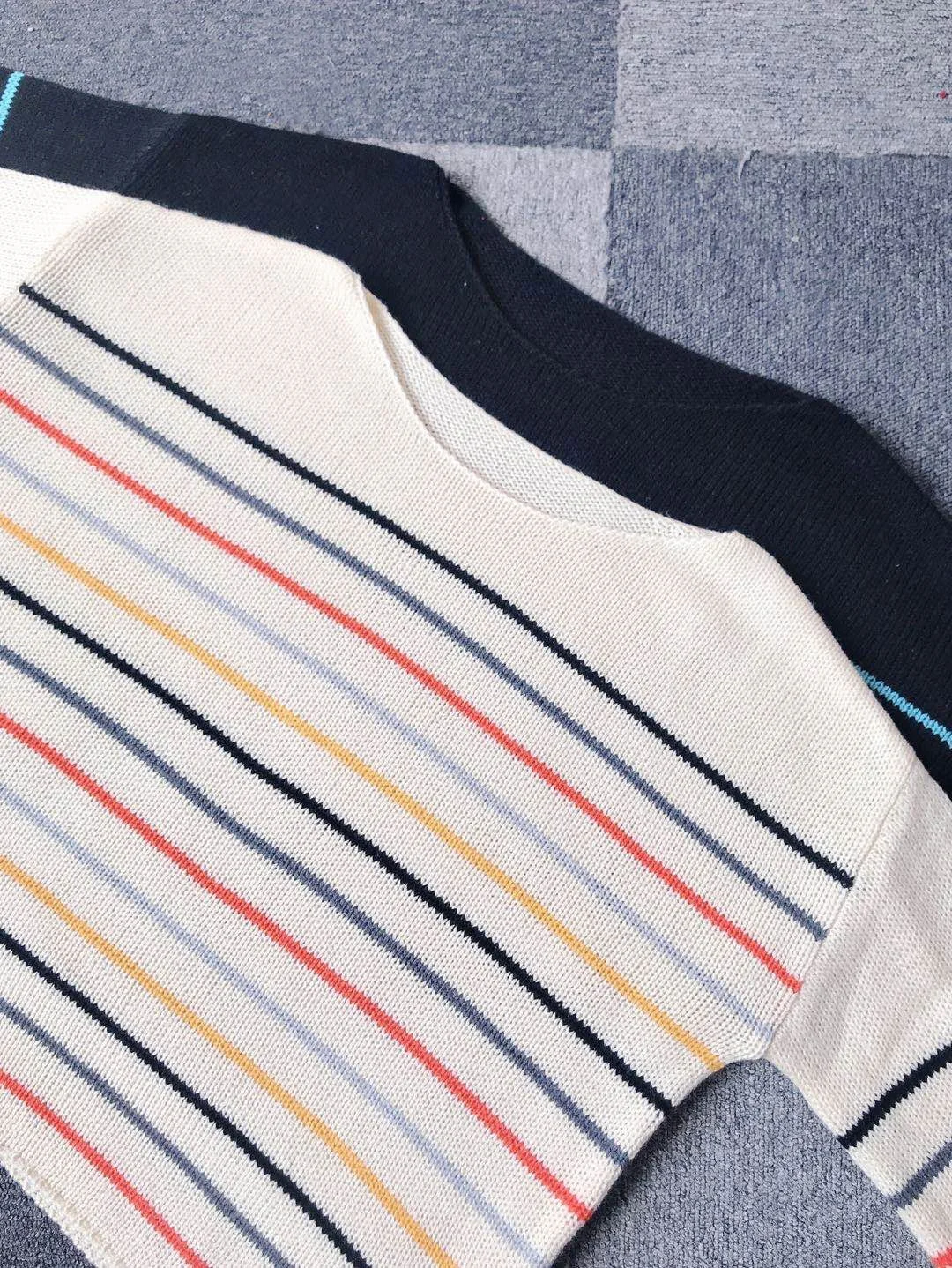 Levoire | Un Pull À Une Épaule Avec Un Motif Coloré