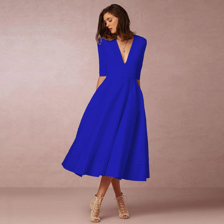 Levoire | Robe élégante en A avec décolleté en V profond Bleu