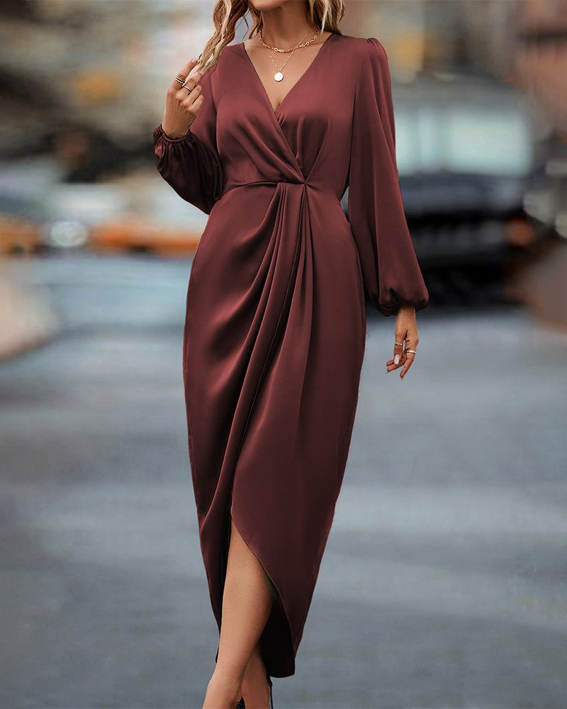 Levoire | Robe Intemporelle Avec Décolleté En V Profond Et Manches Longues Ludiques