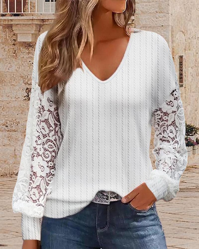 Levoire | Blouse En Dentelle Avec Décolleté En V Pour Un Look Élégant