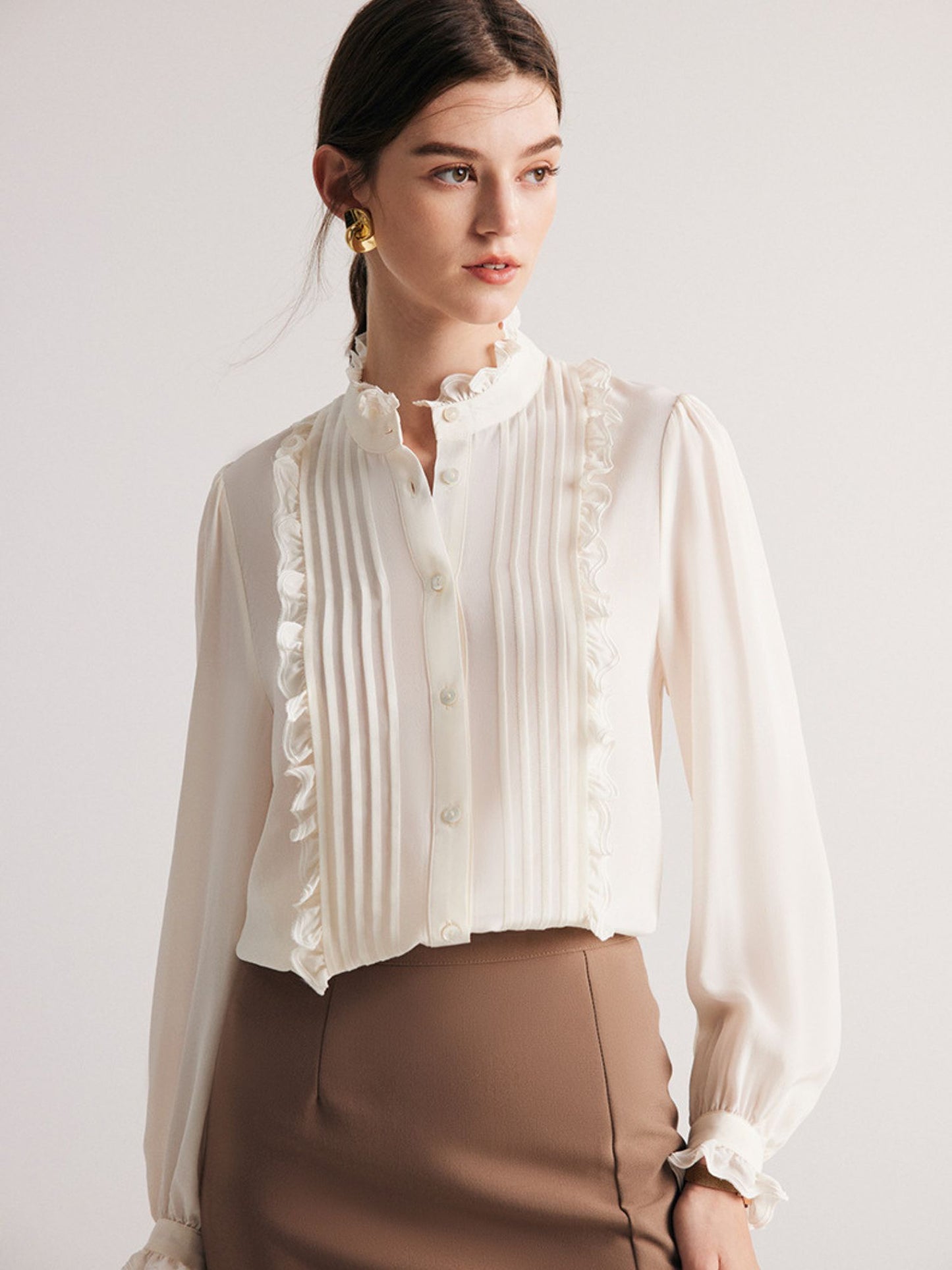 Blouse en Soie de Mûrier avec Col Montant et Volants