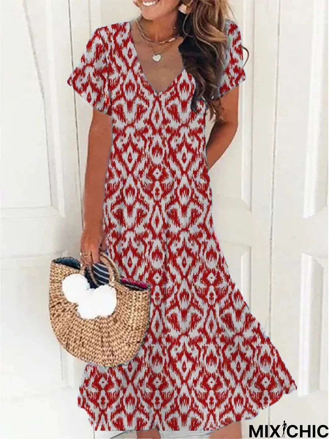 Levoire | Robe élégante, cousue lâchement, col en V dans une couleur unie Rouge