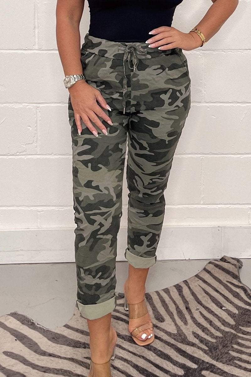Levoire | Pantalon camouflage femme en coton avec fermeture à cordon Vert olive