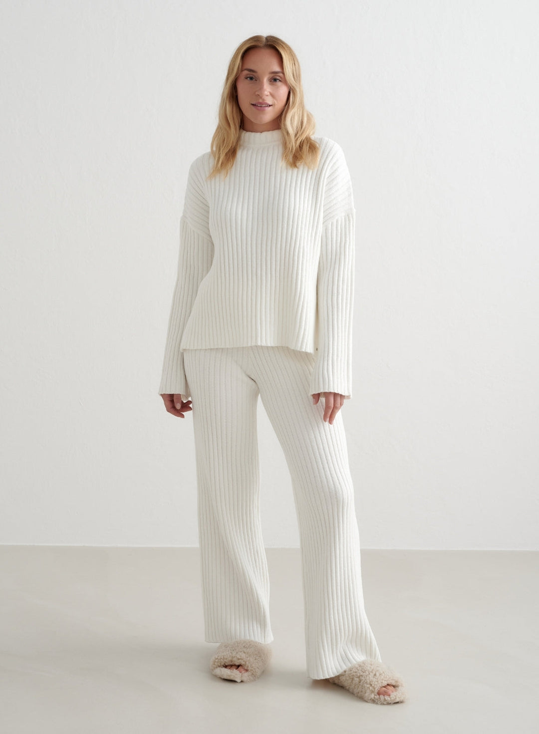 Levoire | Manteau Blanc Cassé Pantalon En Tricot Côtelé Blanc