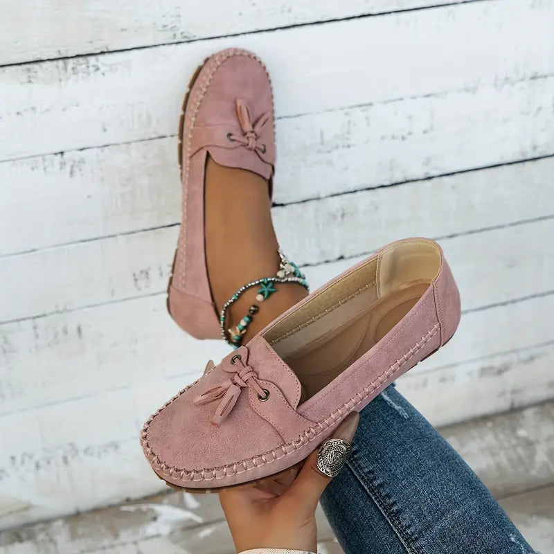 Levoire | Mocassins En Daim Classiques Avec Détail À Pompons Pour Femmes