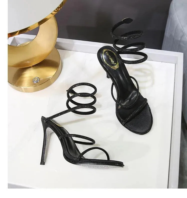 Levoire | Sandales pour femmes à talons hauts et à brides de cheville Noir