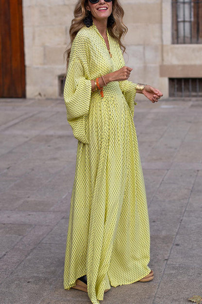 Levoire | Robe à manches longues et décolleté en v avec jupe évasée Jaune