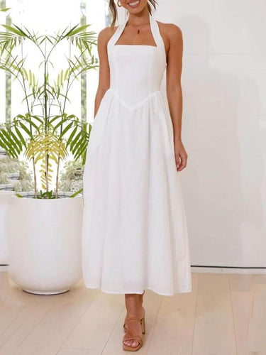 Levoire | Petite robe noire avec encolure licou et taille midi ajustée